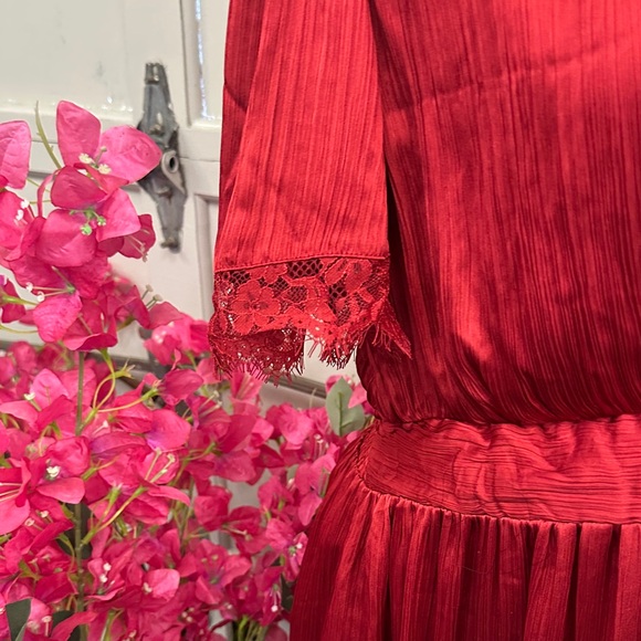 Elegant Red Women's Dress - Picture 2 of 4